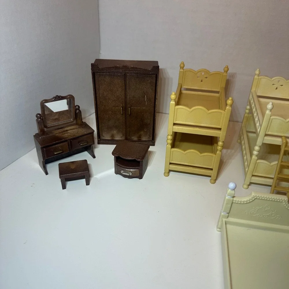 Vintage Sylvanian Families Bedroom Furniture Lot 13 Pieces Beds Vanity